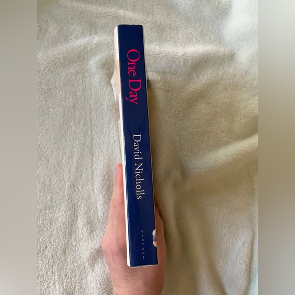 One Day by David Nicholls Paperback - Picture 4 of 7